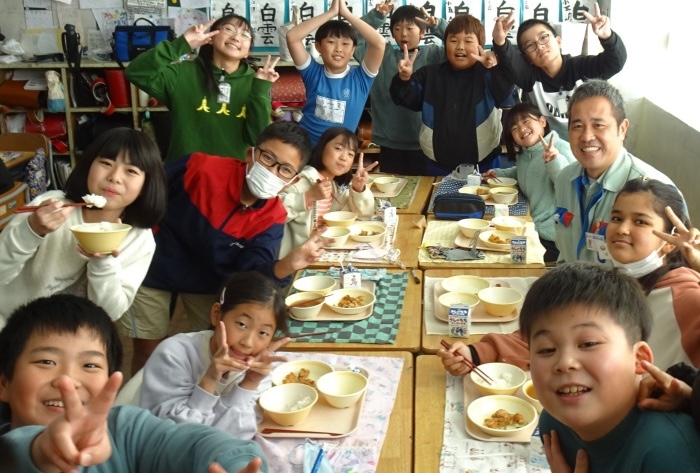 収穫米を共食　小学校の食育活動に協力/武州ガス
